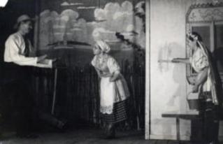 Сцена из оперетты «Свадьба в Малиновке» (фото из архива Очерского музея)